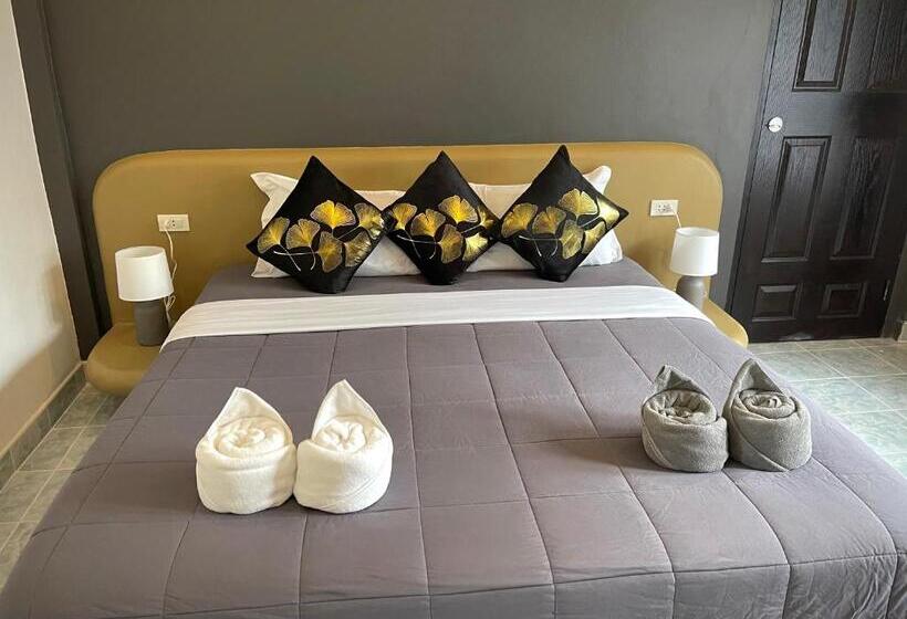 Standard Szoba King Size Bed, Marilyn’s Resort Koh Samui