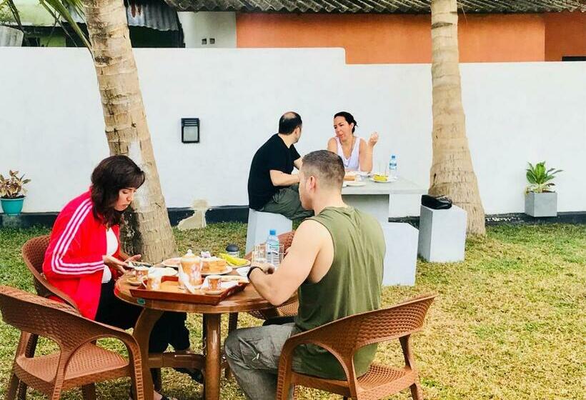 庭の見える１ベッドルームアパートメント, White Villa Airport Transit