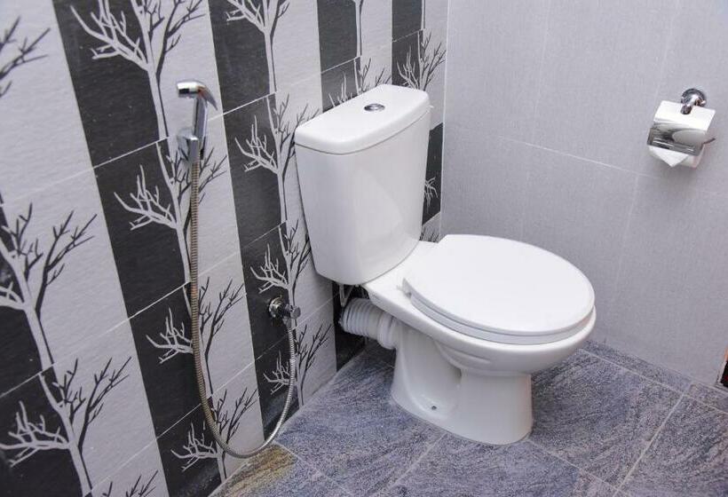 キングサイズベッドのスタンダードルーム, White Villa Airport Transit