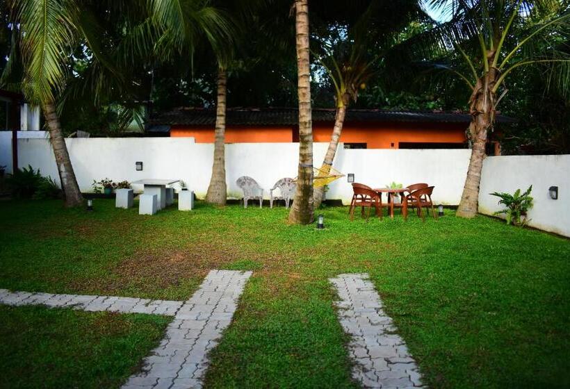 庭の見える１ベッドルームアパートメント, White Villa Airport Transit