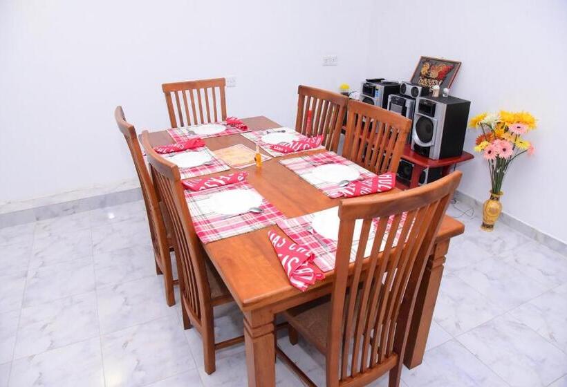 庭の見える１ベッドルームアパートメント, White Villa Airport Transit