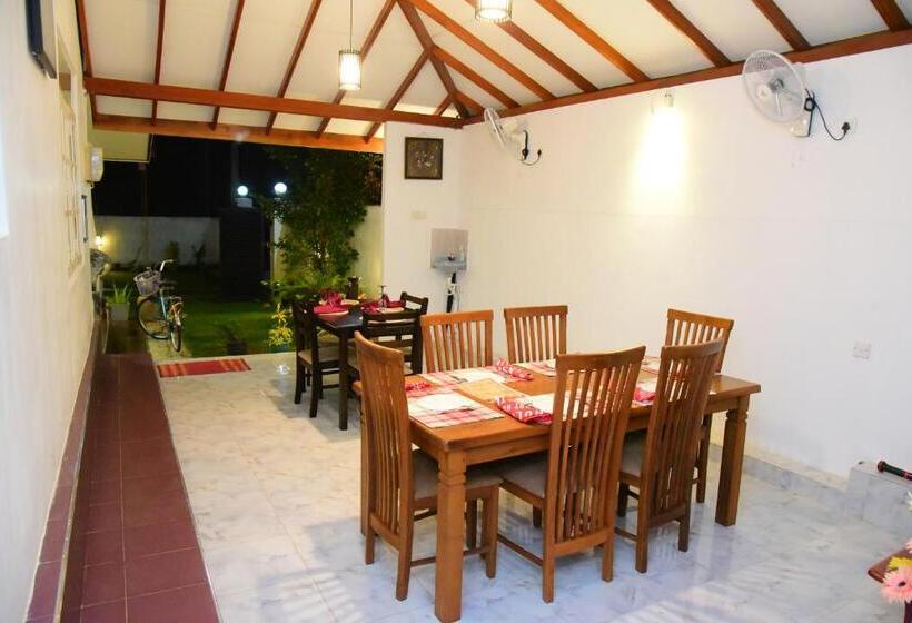 庭の見える１ベッドルームアパートメント, White Villa Airport Transit