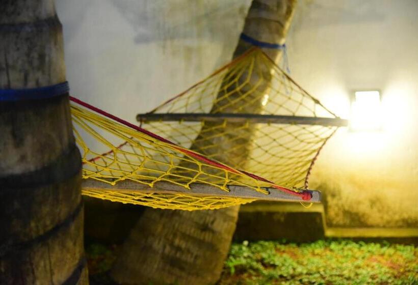 庭の見える１ベッドルームアパートメント, White Villa Airport Transit