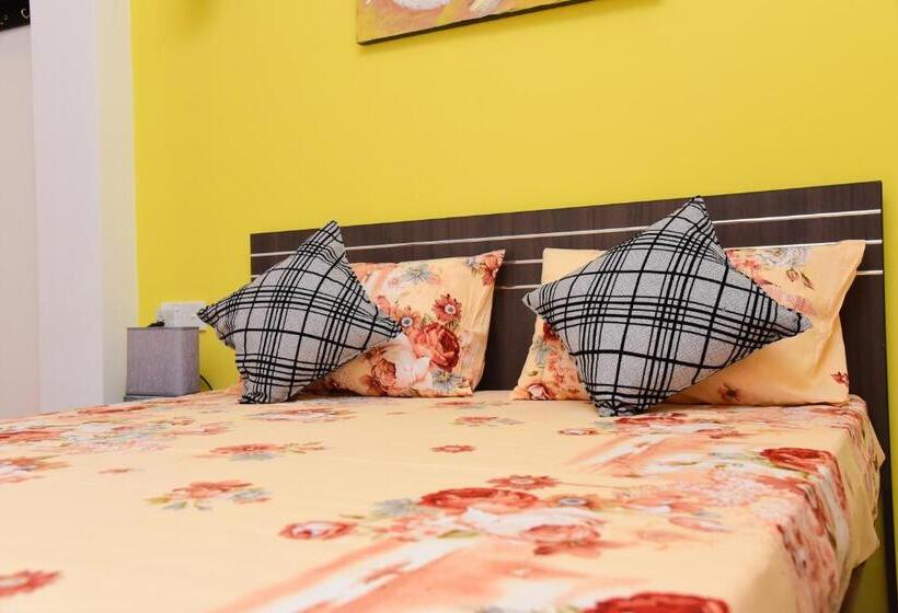 庭の見えるスタンダードトリプルルーム, White Villa Airport Transit