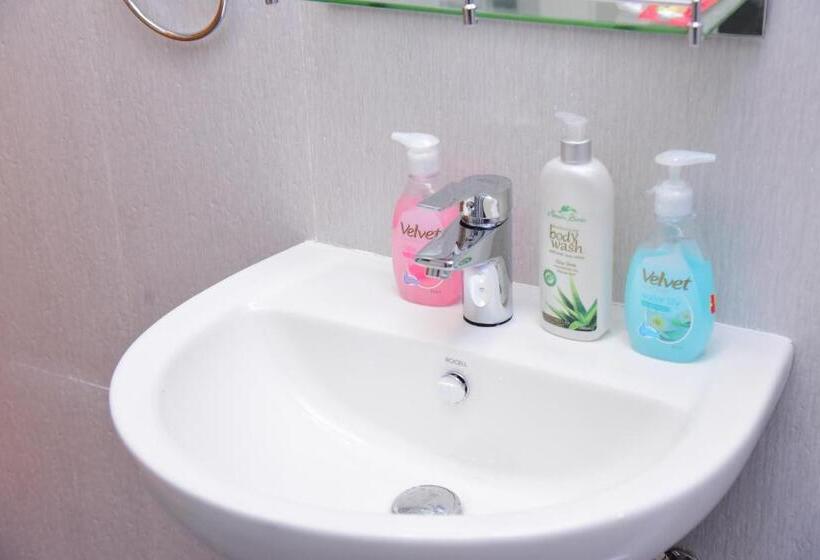 キングサイズベッドのスタンダードルーム, White Villa Airport Transit