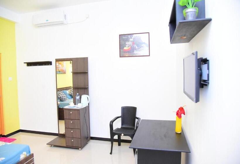 キングサイズベッドのスタンダードルーム, White Villa Airport Transit