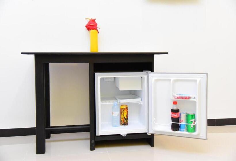 キングサイズベッドのスタンダードルーム, White Villa Airport Transit