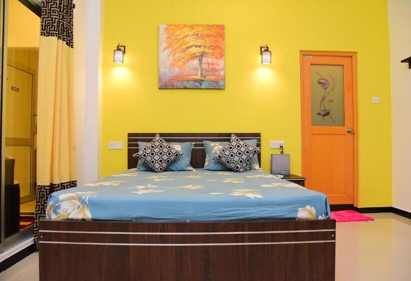 キングサイズベッドのスタンダードルーム, White Villa Airport Transit