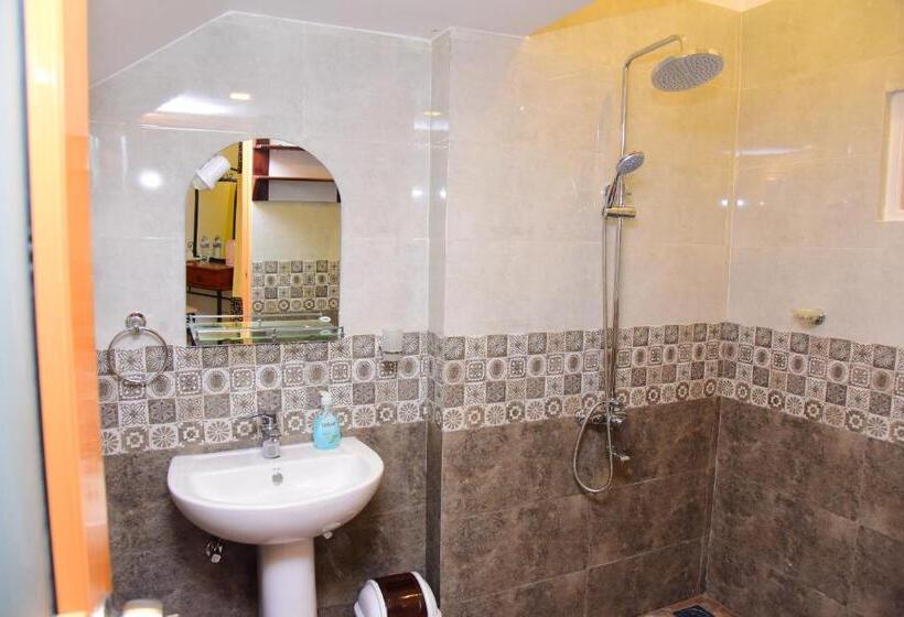 キングサイズベッドのデラックスルーム, White Villa Airport Transit