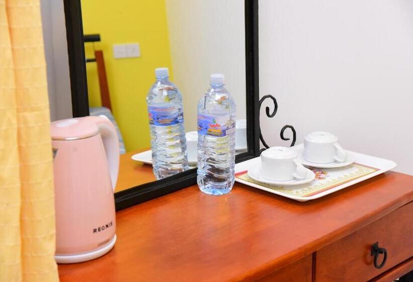 キングサイズベッドのデラックスルーム, White Villa Airport Transit