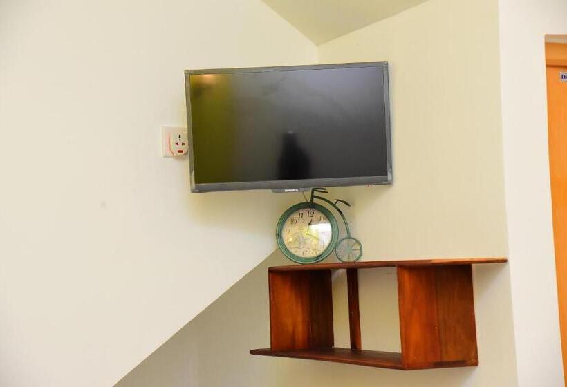 キングサイズベッドのデラックスルーム, White Villa Airport Transit