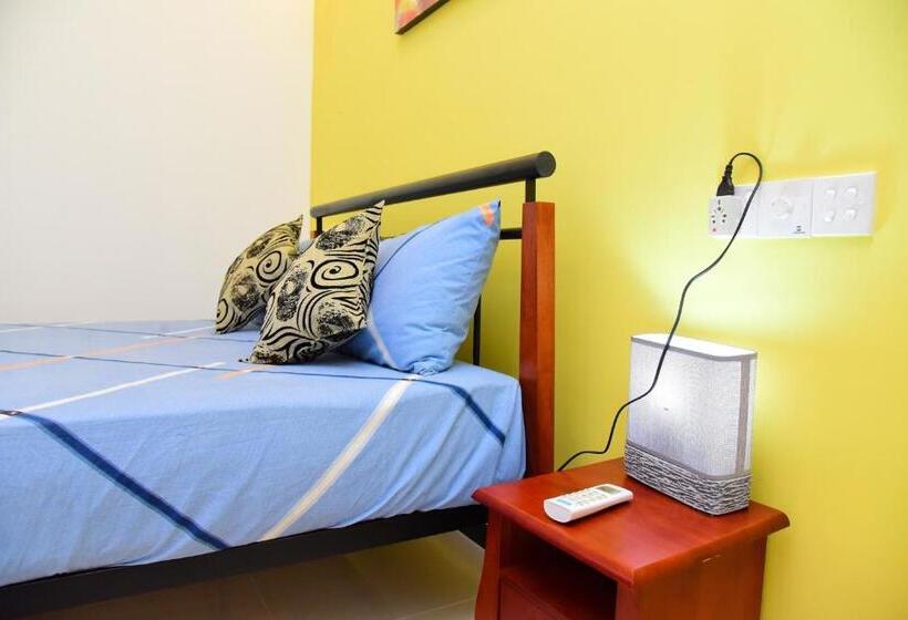 キングサイズベッドのデラックスルーム, White Villa Airport Transit