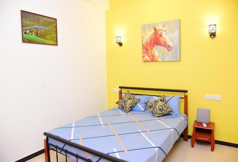 キングサイズベッドのデラックスルーム, White Villa Airport Transit