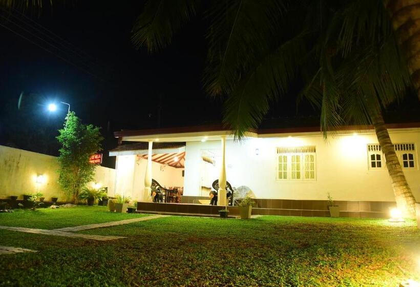 庭の見える１ベッドルームアパートメント, White Villa Airport Transit