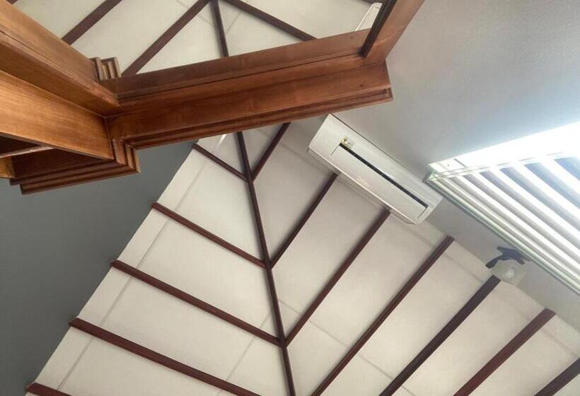 庭の見える１ベッドルームアパートメント, White Villa Airport Transit