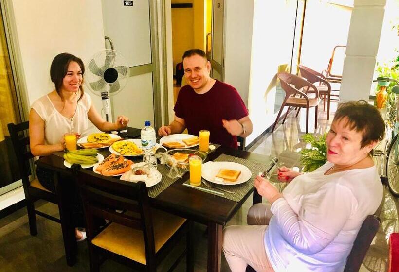 庭の見える１ベッドルームアパートメント, White Villa Airport Transit