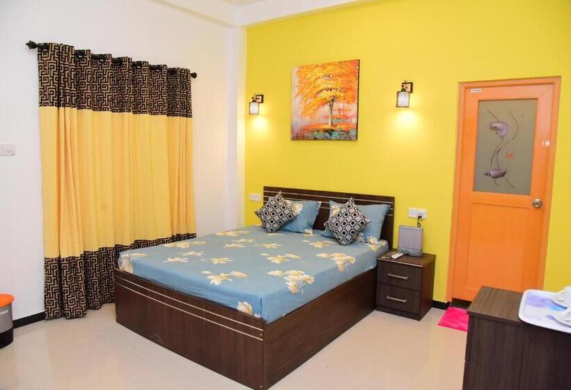 キングサイズベッドのスタンダードルーム, White Villa Airport Transit