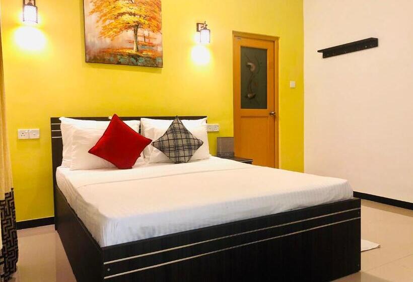 キングサイズベッドのスタンダードルーム, White Villa Airport Transit