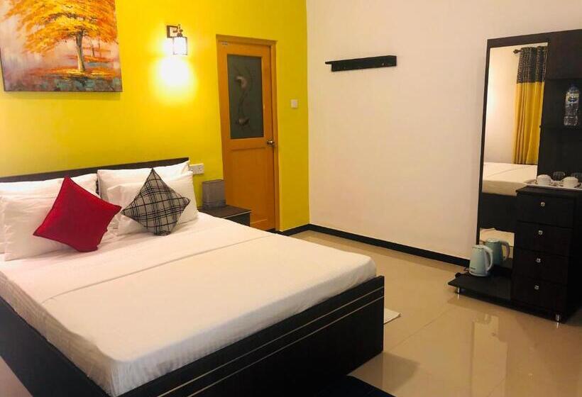 キングサイズベッドのスタンダードルーム, White Villa Airport Transit