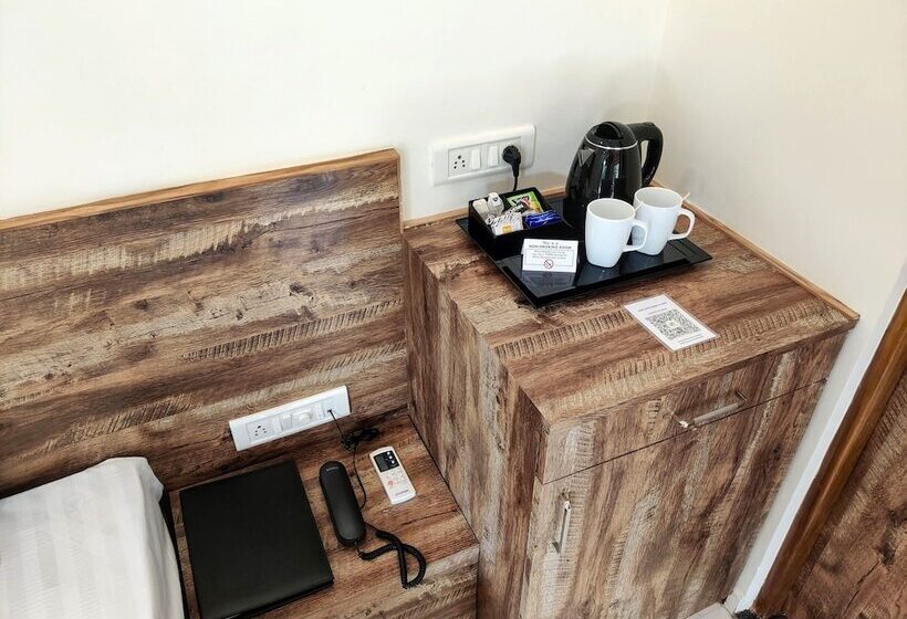 ダブルベッドスタンダードルーム, Pushp Vatika Resort & Lawns