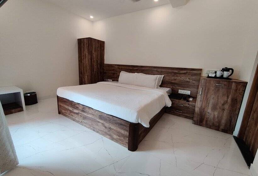 ダブルベッドスタンダードルーム, Pushp Vatika Resort & Lawns