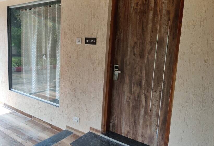 ダブルベッドスタンダードルーム, Pushp Vatika Resort & Lawns