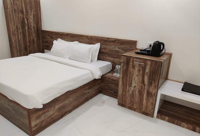 ダブルベッドスタンダードルーム, Pushp Vatika Resort & Lawns