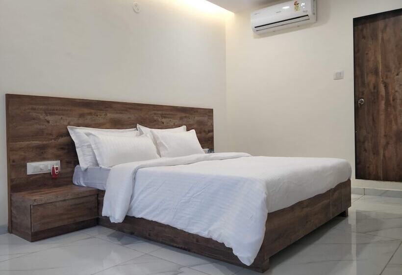 ダブルベッドスタンダードルーム, Pushp Vatika Resort & Lawns