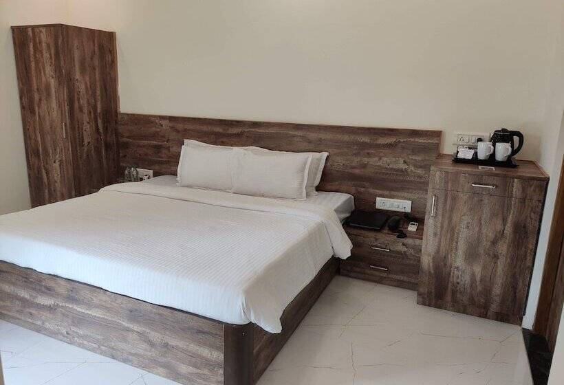 ダブルベッドスタンダードルーム, Pushp Vatika Resort & Lawns