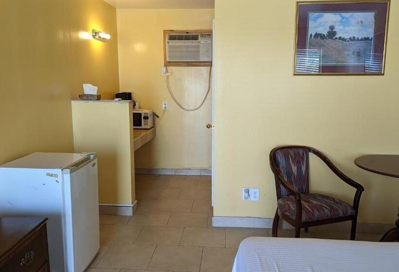 标准工作室, Canadian Inn