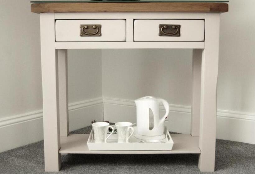 غرفة عائلية, Gordon House