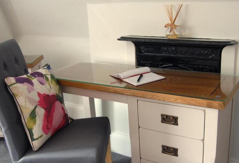 غرفة عائلية, Gordon House