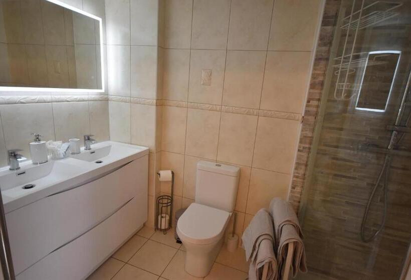 غرفة سوبيريور سرير كينج, Gordon House