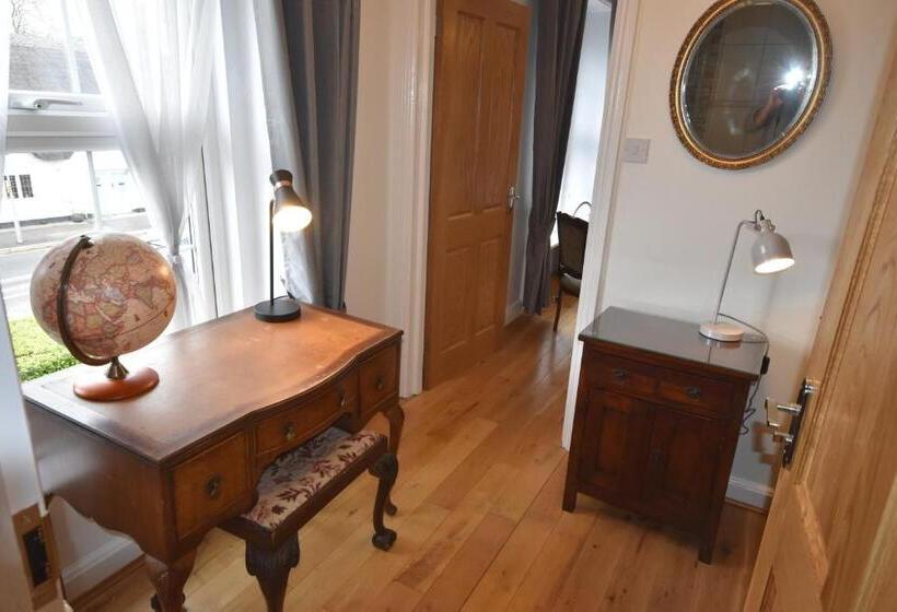 غرفة سوبيريور سرير كينج, Gordon House