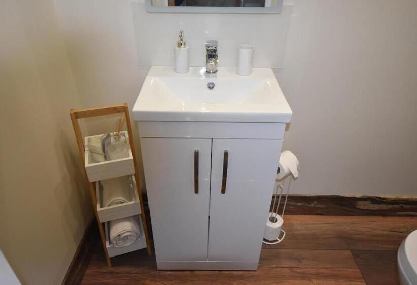 غرفة قياسية فردية, Gordon House