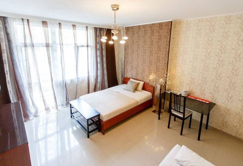 اتاق استاندارد سه نفره, Amosov S House