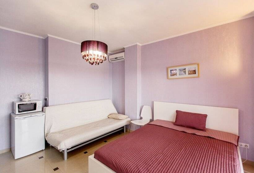 标准三人间, Amosov S House