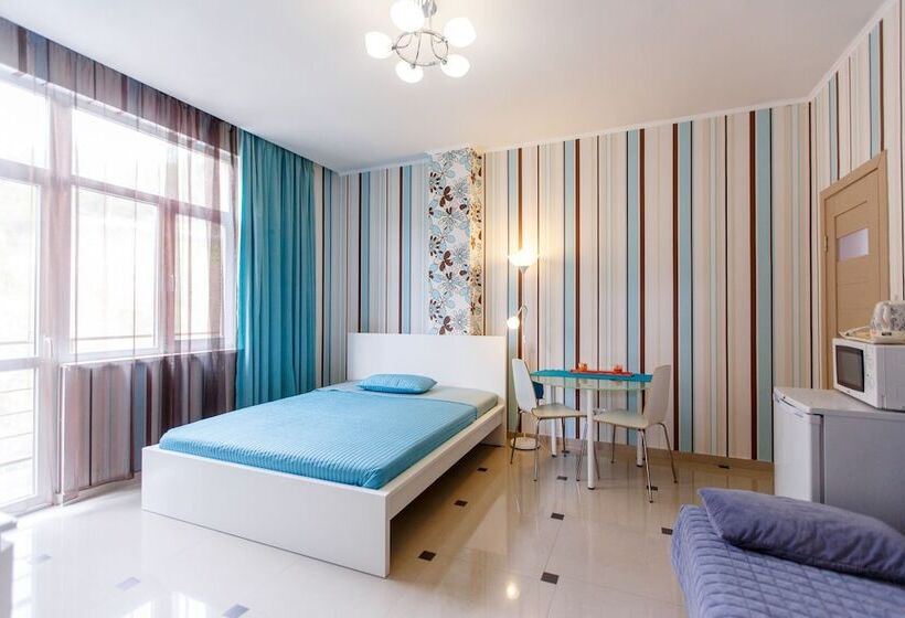 اتاق استاندارد سه نفره, Amosov S House