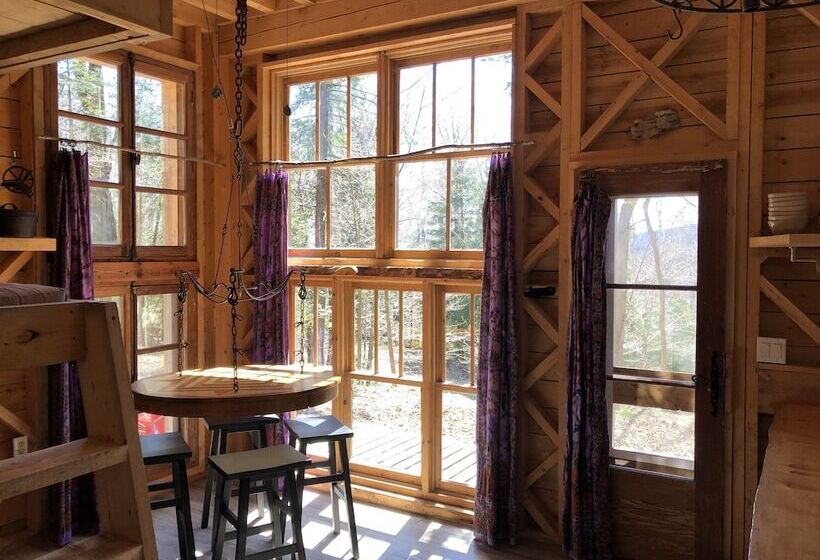 キャビン, Chimo Refuges Treehouse Resort