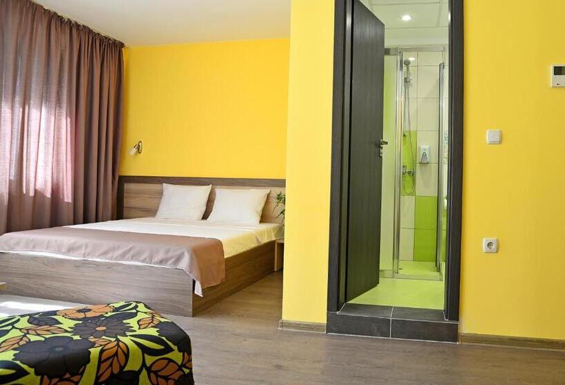 غرفة قياسية رباعية مزودة بشُرفة, Visito Aparthouse