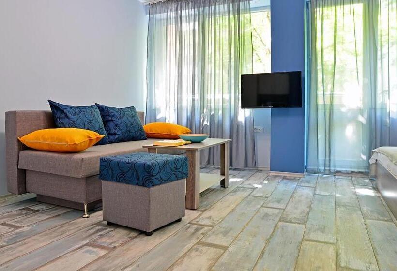 غرفة قياسية رباعية مزودة بشُرفة, Visito Aparthouse