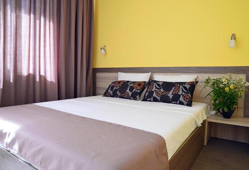 غرفة قياسية رباعية مزودة بشُرفة, Visito Aparthouse