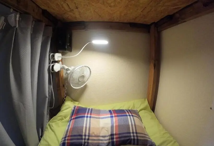 ルームシェアのワンベッド, Zamamia International Guesthouse