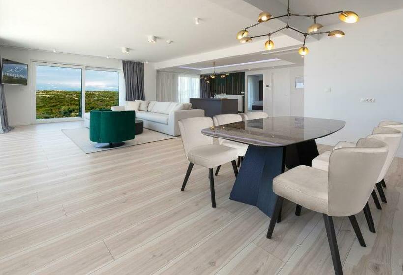 جناح رئاسى, In Excelsis