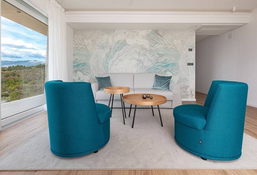 جناح ديلوكس مطل على البحر, In Excelsis