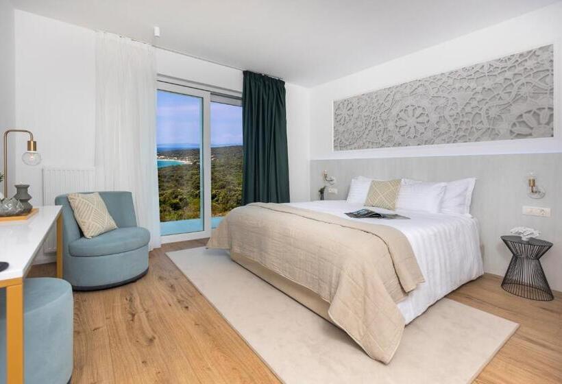 غرفة سوبيريور مطلّة علي البحر, In Excelsis