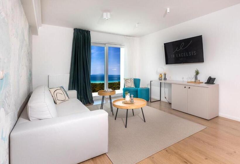 جناح بريميوم مطل علي البحر, In Excelsis