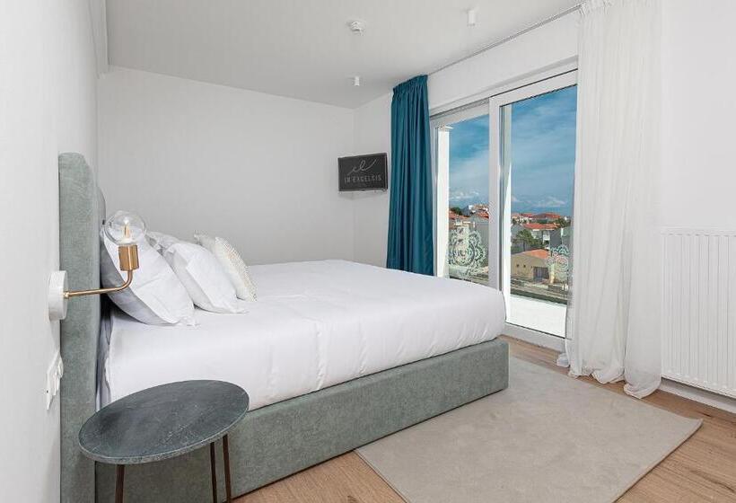 جناح ملكى, In Excelsis