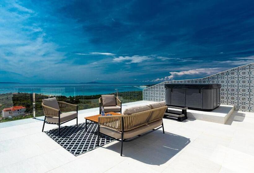 جناح ملكى, In Excelsis