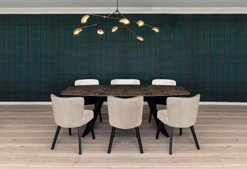 جناح رئاسى, In Excelsis